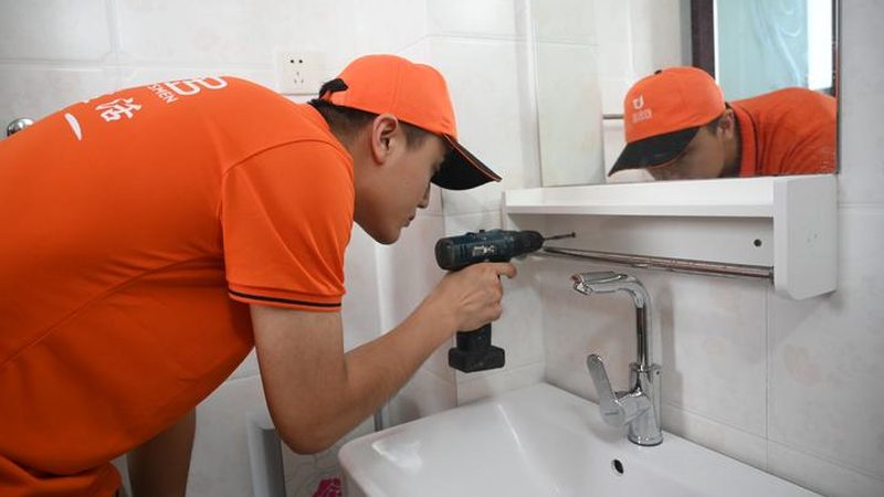 蹲便器材质哪种好？耐用性揭秘